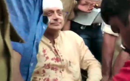 મંદિરમાં પૂજા દરમિયાન પડ્યા શશિ થરૂર, માથામાં લાગ્યા 6 ટાંકા