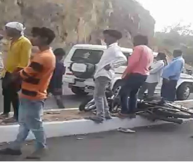 અંબાજી રોડ પર ગમખ્વાર અકસ્માતમાં ત્રણના મોત