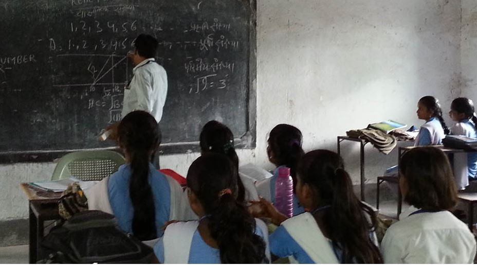 RTIથી થયો ખુલાસો, દેશની સરકારી સ્કૂલોમાં છે 10 લાખ શિક્ષકોની અછત