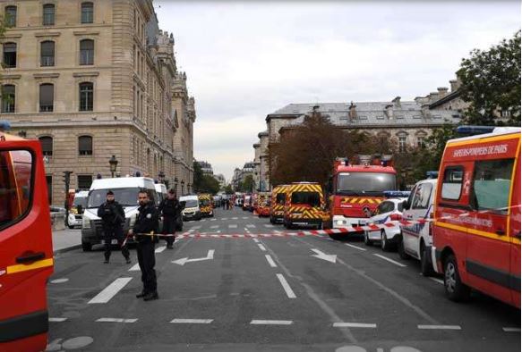 Paris police attack: હુમલાખોરે 18 માસ પહેલા અંગિકાર કર્યો હતો ઈસ્લામ, પોલીસ મુખ્યમથકમાં જ કરતો હતો કામ