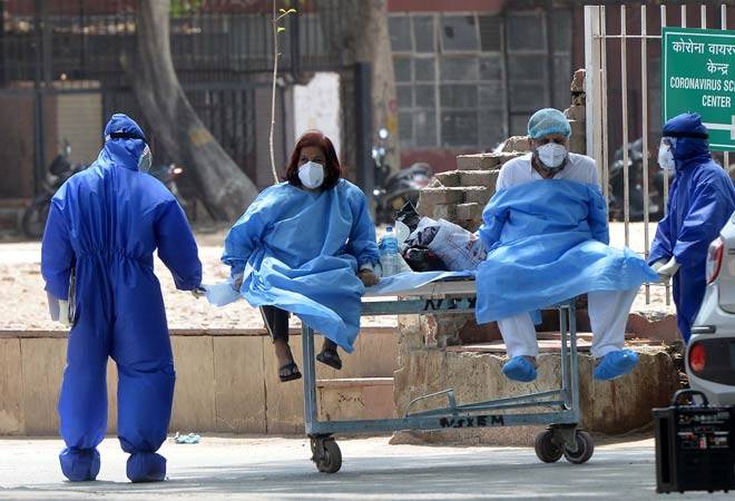 कोरोना संकट : मई के पहले तीन हफ्तों में मृतकों की संख्या 92 फीसदी तक बढ़ी, दिल्ली का सीएफआर सबसे ज्यादा