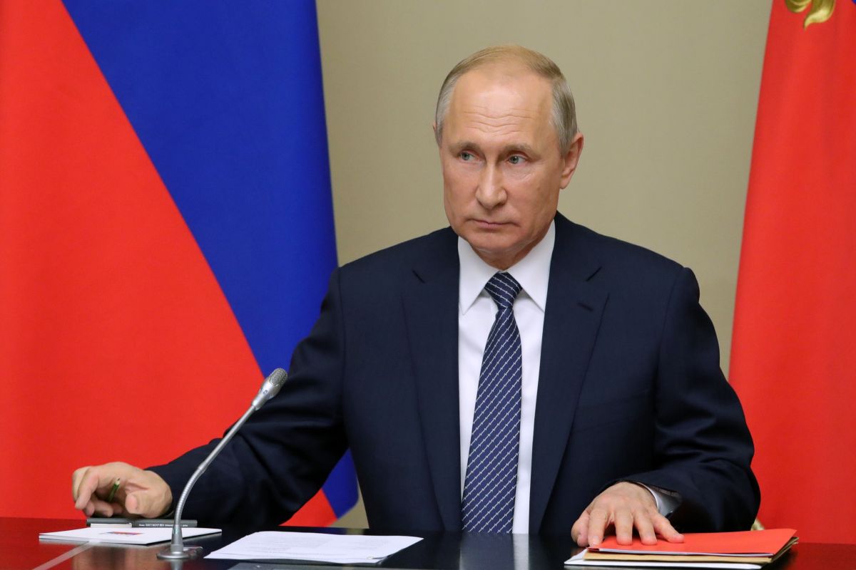 Moscow, Aug. 5, 2019 (Xinhua) — Russian President Vladimir Putin chairs a Security Council meeting outside Moscow, Russia, on Aug. 5, 2019. Russia will start the full-scale development of missiles banned by the collapsed Intermediate-Range Nuclear Forces (INF) Treaty if the United States begins to do so, President Vladimir Putin said Monday. (Sputnik/Handout via Xinhua/IANS)