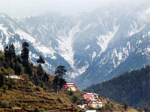 snow-covered-mountains-in-jammu-and-kashmir