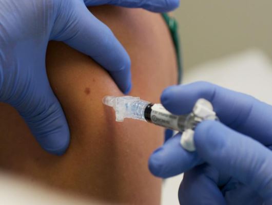 અમેરિકામાં અત્યારસુધી 7.52 કરોડ લોકોને કોરોનાની રસી અપાઇ, જ્હોન્સનની વેક્સિનને મંજૂરી મળી