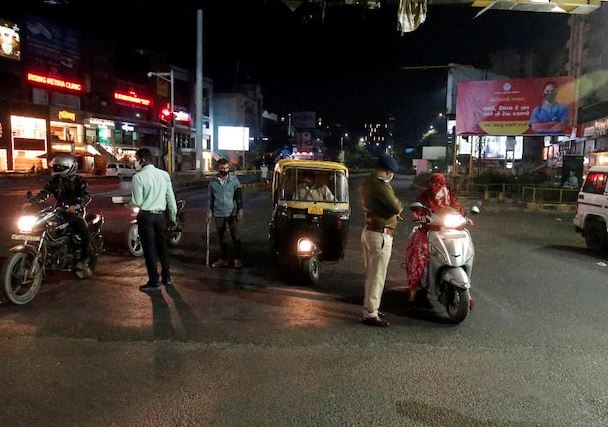 ગુજરાતના ચાર શહેરોમાં રાત્રી કર્ફ્યુ યથાવત રખાયો, સરકારનો નિર્ણય