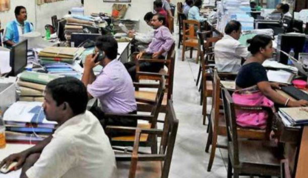 ગુજરાત સરકારની કચેરીઓમાં જુનમાં સૌથી વધુ કર્મચારીઓ નિવૃત થતાં અનેક જગ્યાઓ ખાલી પડી