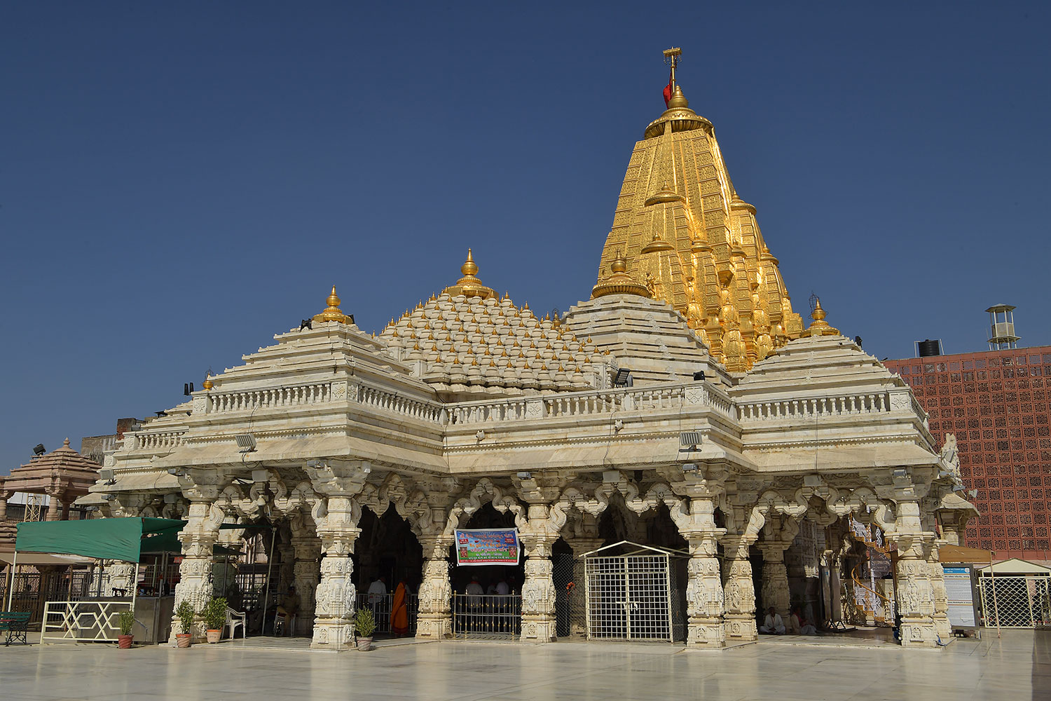 ગુજરાતઃ તમામ ધાર્મિક સ્થળો ભક્તોના દર્શન માટે ખોલવાની અપાઈ મંજૂરી