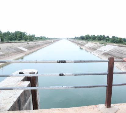 ઉત્તર ગુજરાતમાં વરસાદ ખેંચાતા ખેડૂતો ચિંતિતઃ નર્મદાનું પાણી છોડવા માંગણી