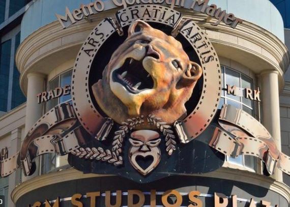 હોલિવૂડના પ્રખ્યાત MGM સ્ટૂડિયોના માલિકી હવે એમેઝોનની થશે, રૂ.60,000 કરોડમાં થયો સોદો