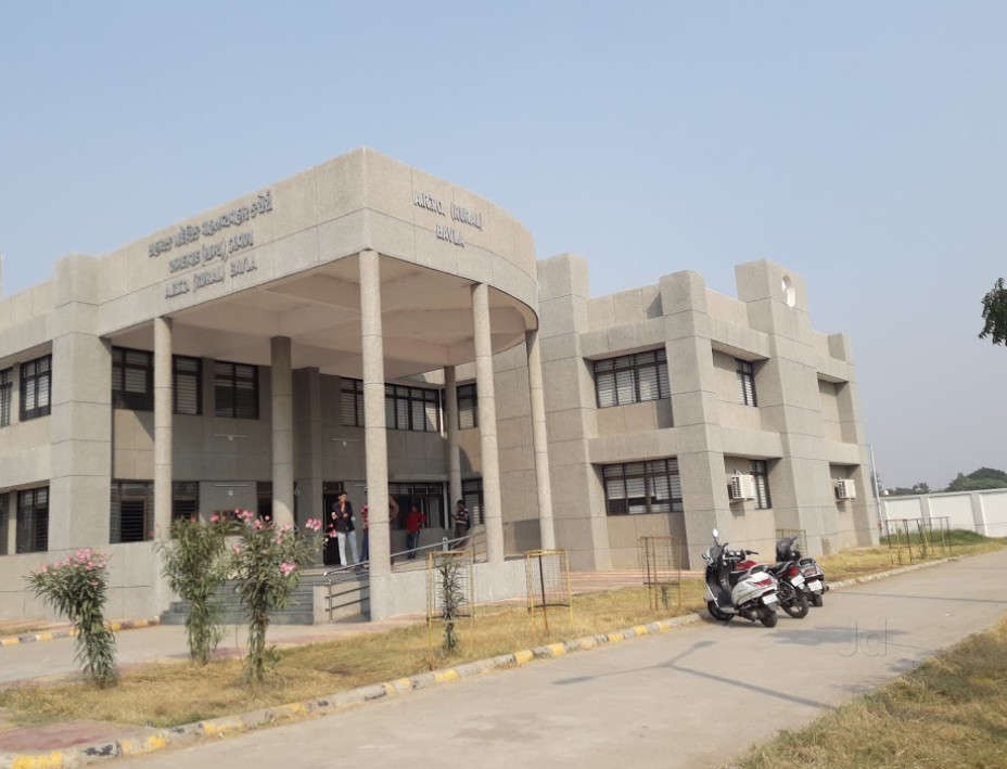 કોરોનાના કેસ ઘટતા હવે સરકારી કચેરીઓમાં ફરી ધમધમાટ શરૂ થયો