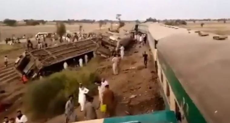 પાકિસ્તાનમાં બે ટ્રેનોની ટક્કરને કારણે મોટો અકસ્માત, 33 ના મોત, 50 ઘાયલ  