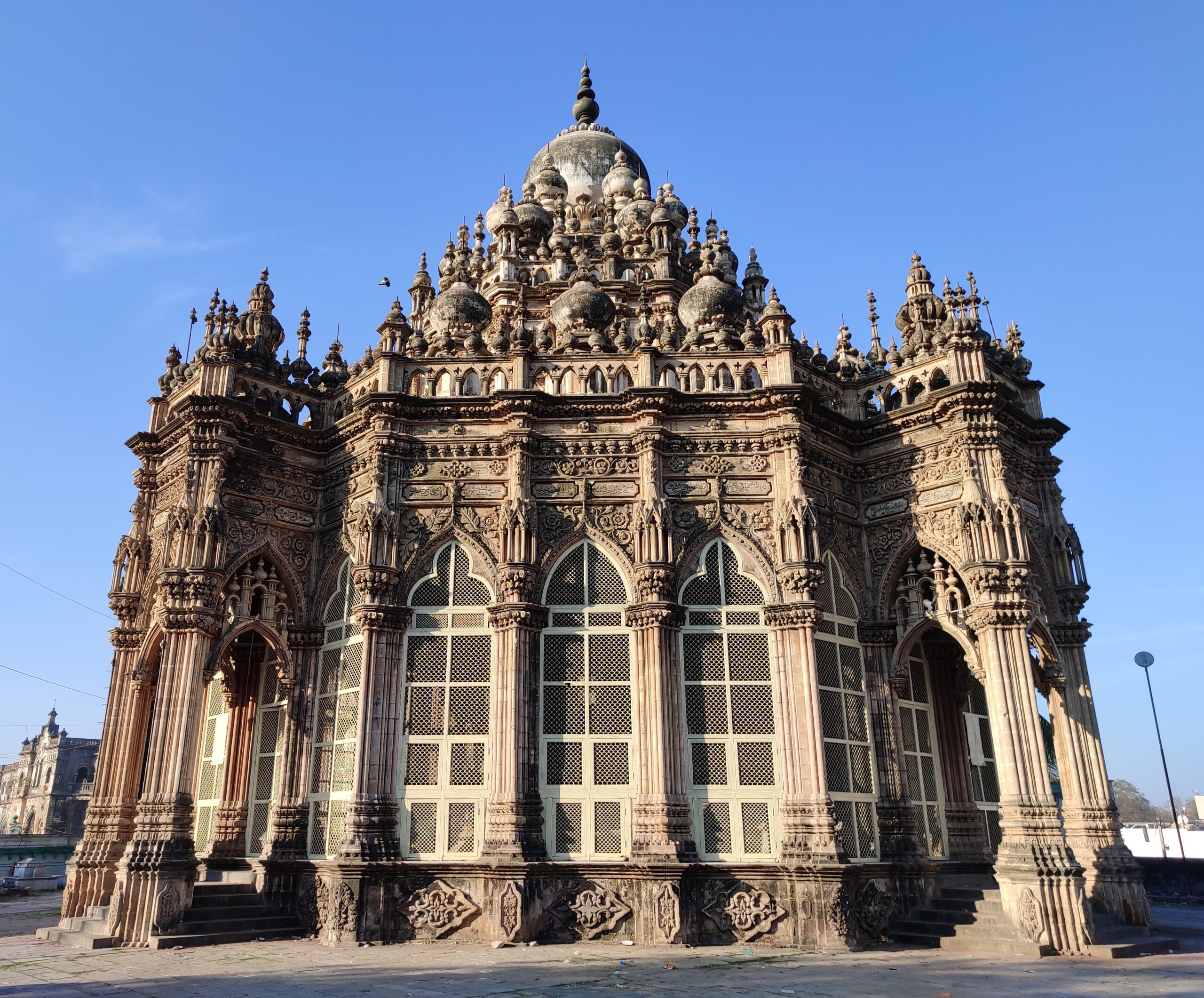 જુનાગઢનો ઐતિહાસિક તાજમહેલ જેવા મકબરાના રિનોવેશનની કામગીરી 60 ટકા પૂર્ણ