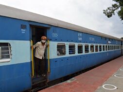 SWR_Shramiks_Boarding_Special_Train__3105_01_IR