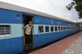 SWR_Shramiks_Boarding_Special_Train__3105_01_IR