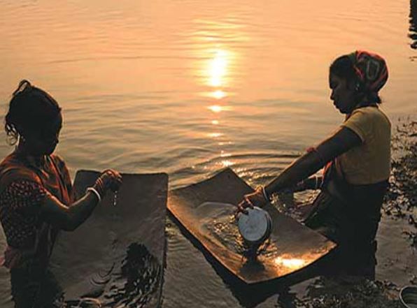 OMG: ભારતની આ નદીની રેતીમાંથી મળે છે સોનું, લોકો સવાર પડતા જ સોનું શોધવા લાગે છે