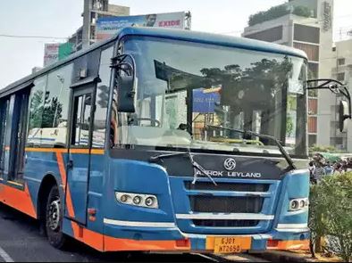અમદાવાદઃ બેફામ દોડતી BRTS બસે સ્કુટરને ટક્કર મારતા છાપાં વિતરકનું મોત