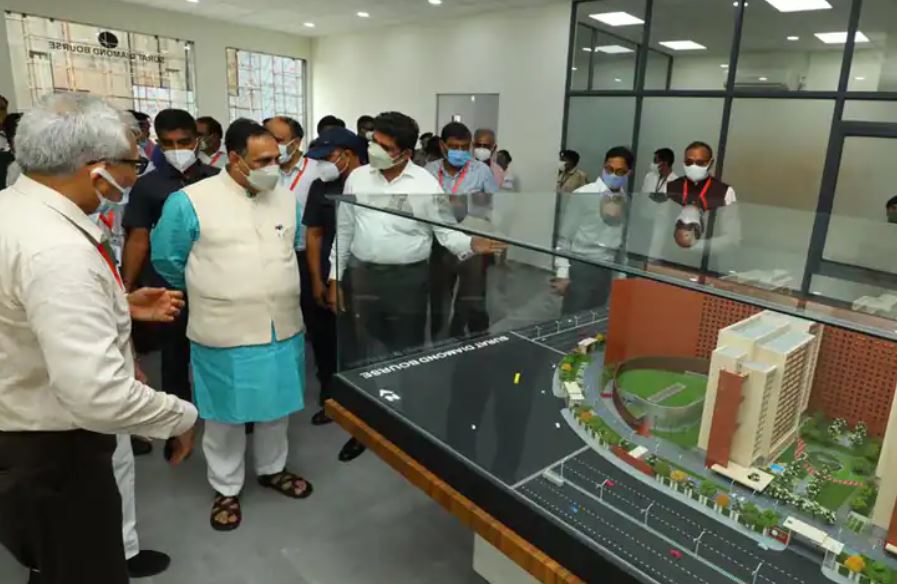 સુરતમાં CM રૂપાણીએ 115માં બ્રિજનું કર્યું લોકાર્પણ, કહ્યું – અમે લોકોને ઘરનું ઘર આપવા ઠાલા વચનો આપીને છેતર્યા નથી
