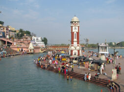 Clock_Tower,_at_Har-ki-Pauri,_Haridwar