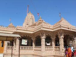 entry-gate-for-darshan