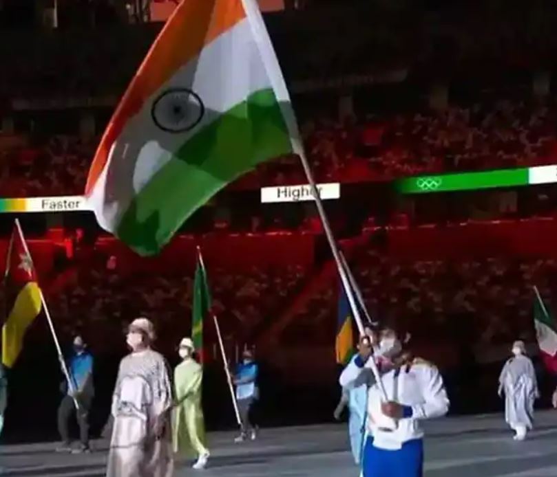 ટોક્યો ઓલિમ્પિક્સ 2020નો સમાપન સમારોહ: બજરંગ પુનિયાએ ભારતીય દળનું કર્યું નેતૃત્વ