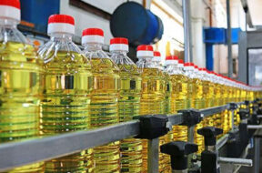 Cans of edible oil-1