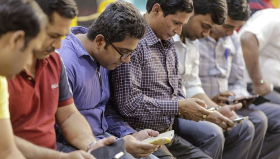 ભારતમાં ઇન્ટરનેટનો ફૂલ્યોફાલ્યો ટ્રેન્ડ, 82 કરોડ એક્ટિવ યૂઝર્સ