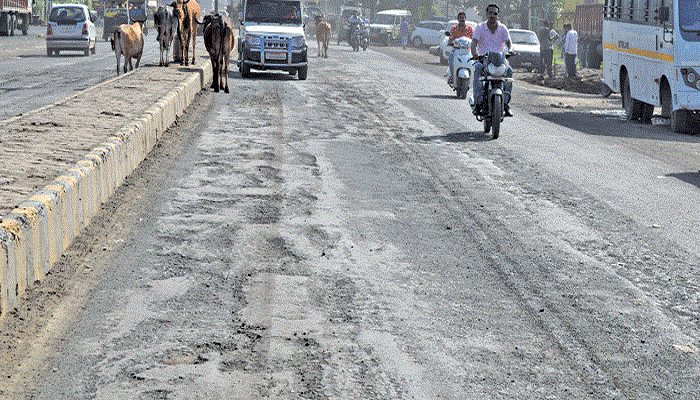 ભાવનગરના મોટાભાગના રોડ-રસ્તાઓ પર ઠેર ઠેર ખાડાઓ, વાહન ચાલકો પરેશાન