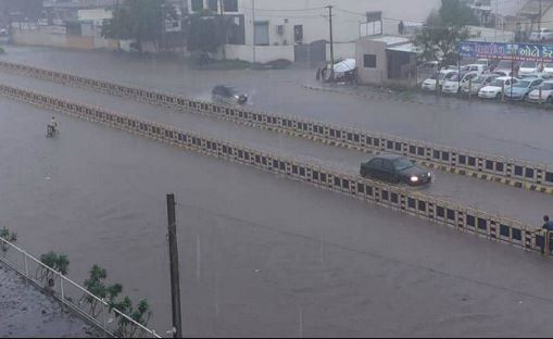 જામનગર અને રાજકોટમાં મેઘકહેરઃ અતિભારે વરસાદથી અનેક ગામો સંપર્ક વિહોણા