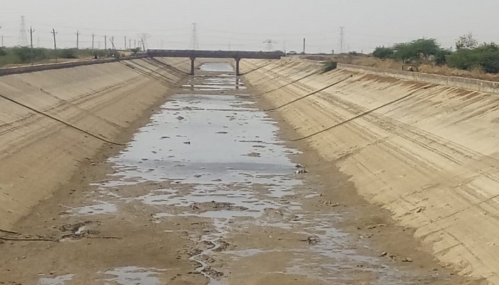સાંતલપુર તાલુકામાં કેનાલમાં પાણી ન છોડાતા 6 ગામોને ટેન્કરો દ્વારા પહોંડાતું પાણી