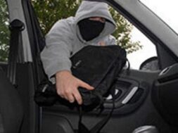 theft-in-car-1