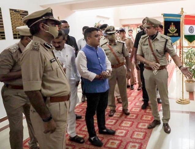 ગુજરાતમાં ડ્રગ્સ પકડનારી પોલીસ ખરેખરમાં સુપરહિરોઃ હર્ષ સંધવીએ પોલીસના કર્યા વખાણ