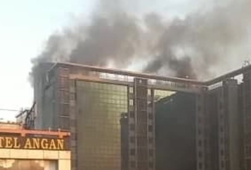 અમદાવાદના SG હાઇવે પરની ગણેશ મેરેડિયનમાં લાગી આગ, આગ પર કાબૂ મેળવવાના ફાયર બ્રિગેડના પ્રયાસો શરૂ