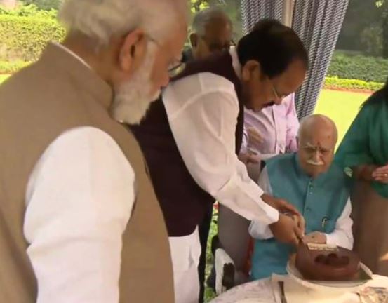 94 વર્ષના થયા લાલ કૃષ્ણ અડવાણી, PM મોદી સહિતના નેતાઓ સાથે ઉજવ્યો જન્મદિવસ