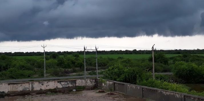 રાજ્યના કેટલાક વિસ્તારોમાં કમોસમી વરસાદના સામાન્ય ઝાપટાં પડ્યા, હજુ 4 દિવસ માવઠાની આગાહી