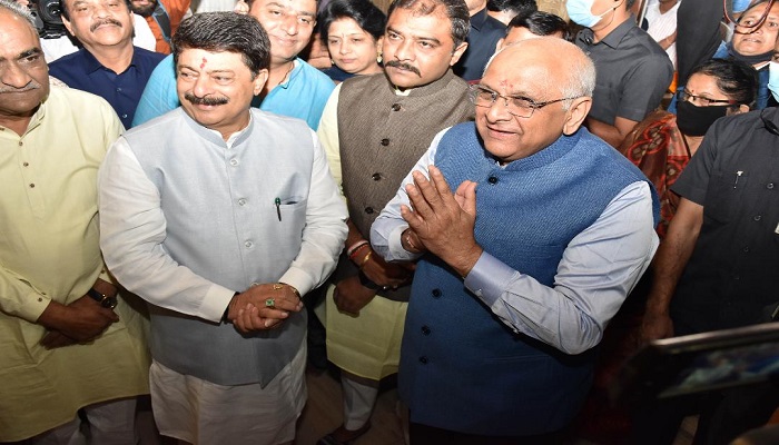 CM દ્વારા યોજાયેલા સ્નેહ મિલનના કાર્યક્રમ યોજાયો, CMએ IPS અધિકારીઓ સાથે ભોજન લીધું