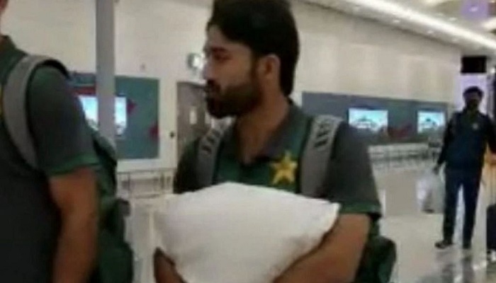 પાકિસ્તાન ક્રિકેટ ટીમના વિકેટકીપર રિઝવાને ઓશીકા સાથેના ફોટા મુદ્દે મૌન તોડ્યું