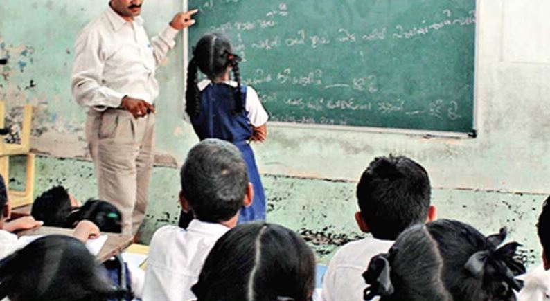 ગાંધીનગરમાં પ્રા. શાળાના શિક્ષકોને વધુ એક કલાકનો સમય આપી વિદ્યાર્થીઓને ભણાવવાનો આદેશ
