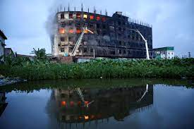 બાંગલાદેશઃ નદીમાં સવાર 3 માળની બોટમાં આગની ઘટનામાં 40 લોકોના મોતની પૃષ્ટિ