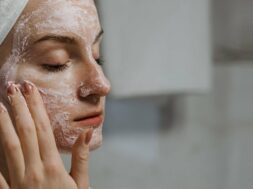 5-Skin-care-tips-to-manage-Oily-Skin_2000x