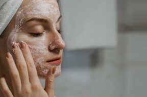 5-Skin-care-tips-to-manage-Oily-Skin_2000x