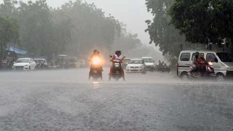 હવામાન વિભાગની આગાહી : આગામી 24 કલાકમાં દિલ્હી-યુપી સહીત અનેક રાજ્યોમાં વરસાદની સંભાવના