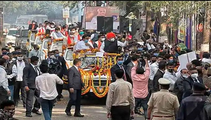 રાજકોટમાં CM અને ભાજપના પ્રદેશ અધ્યક્ષનો જાજરમાન રોડ શો, કોરોનાની ગાઈડ લાઈન ભૂલાઈ