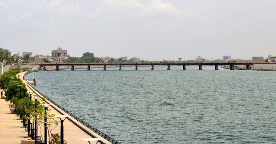ગુજરાતની 8 નદીઓ પ્રદૂષણ મુક્ત, સાબરમતી નદીના પાણીની ગુણવત્તામાં સુધારાનો  સરકારનો દાવો ગુજરાતી - Revoi.in