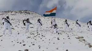 સલામ છે દેશના આ જવાનોને – ITBP ના જવાનોએ માઈનસ 20 થી 40 ડિગ્રી તાપમાનમાં ધ્વજ ફરકાવ્યો