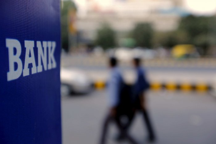 ગુજરાતમાં 900 જેટલા બેંક કર્મચારીઓ કોરોનાથી સંક્રમિત થતા, અનેક શાખાઓ પર ગ્રાહકોને તકલીફ પડી  