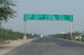 Rough road of Samakhiali-Deesa of Kutch-1