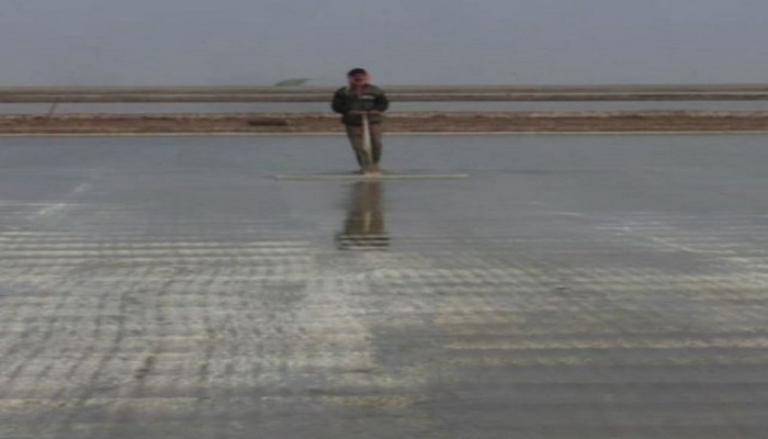 હળવદમાં મીઠાના અગરમાં નર્મદાના પાણી ફરી વળતા અગરિયાઓની મુશ્કેલી વધી
