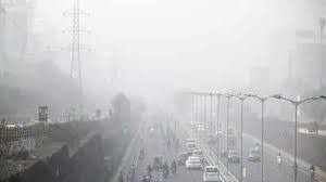 અમદાવાદમાં ગુલાબી ઠંડીનો અનુભવ – વાતાવરણમાં ગાઢ ઘુમ્મસ છવાયું