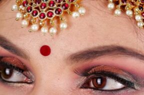 Indian-Traditions-Why-do-women-put-a-bindi-on-their-forehead-know-hidden-scientific-reason-behind-this-tradition-1644398069546