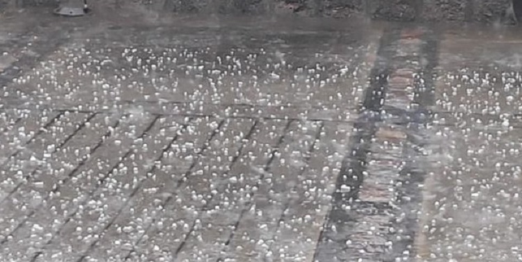 ઉત્તર ગુજરાતના કેટલાક વિસ્તારમાં બરફના કરા પડ્યા, રવિપાકને નુકશાનની ભીતી